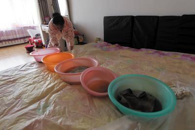 营口楼上漏水，住户失联，小区没物管，业主维权难！律师来支招……